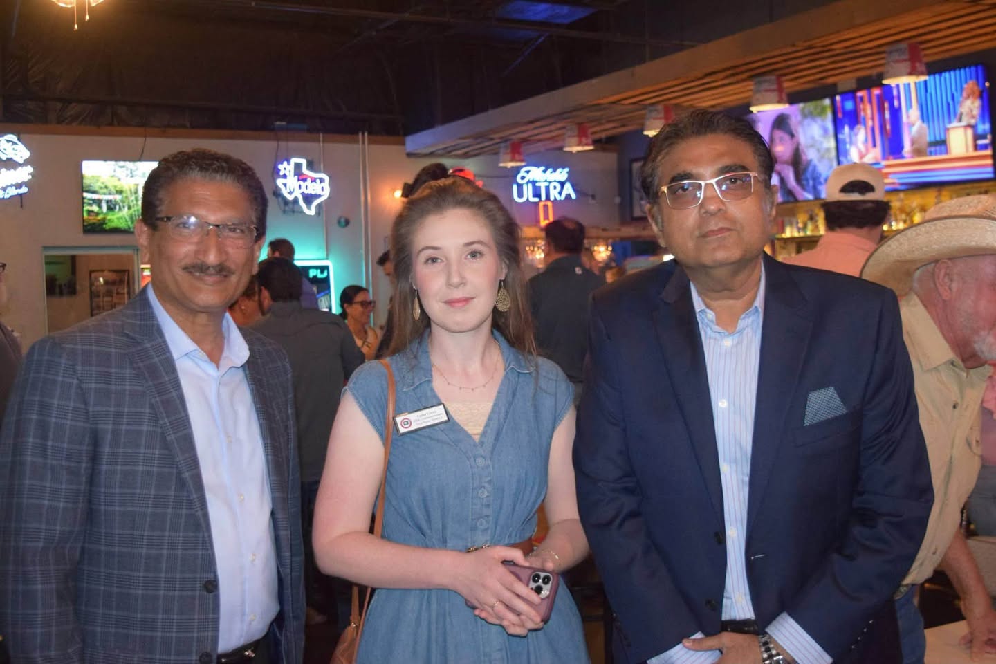 Attendees at the August gathering with Dr. Ray Callas — photograph 5